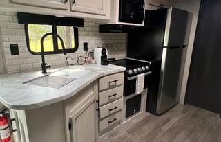 Luxury new spacious camper near Myakka State Park