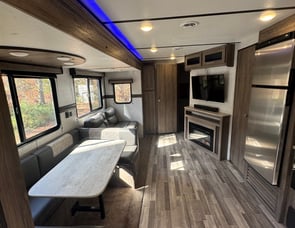 CrossRoads RV Zinger ZR333DB