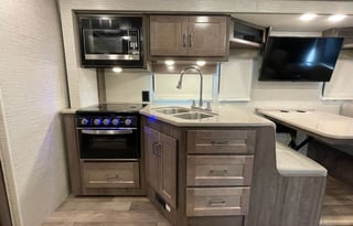 "Co-Pilot Cruiser" 2022 Winnebago Vista 27P