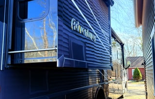Luxury Winnebago Adventurer – Drive, Camp or Glamp