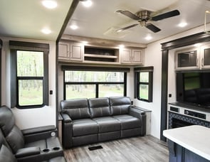 Keystone RV Avalanche 372MB