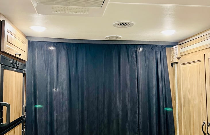 Privacy curtain extended