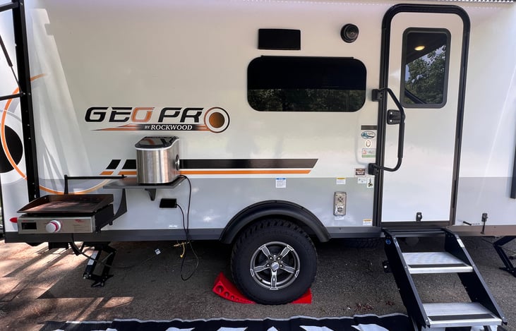 The table attached to the side comes with the camper. Ask me about using the grill and/or ice maker.