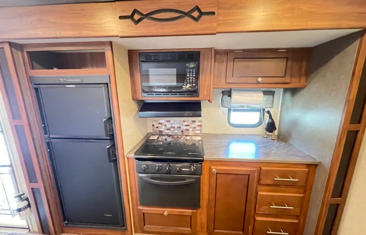 Kitchen & cooking area