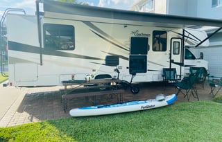 2021 RESORT STYLE RV LIVING !  32 FT Coachman Freelander