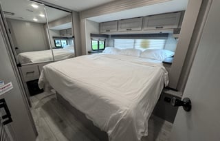 2025 31ft Coachmen 29KB - Sleeps 8