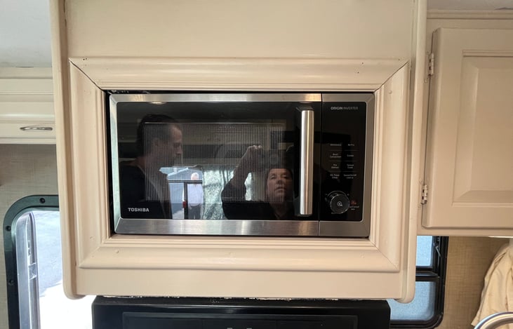 Combination convection and microwave oven