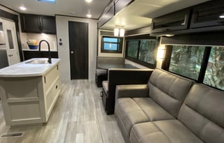 Impressive Family favorite RV! 3 slides 3 TV’s