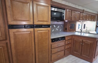 Winnebago:King Bed • FREE WiFi • Solar