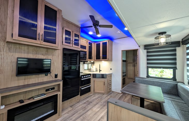 This impressive Cherokee Arctic Wolf 287BH Limited is spacious and loaded with comfortable features. Sleeps up to 10. Two bedrooms with separate bunkroom. Outdoor kitchen, solar and much more.