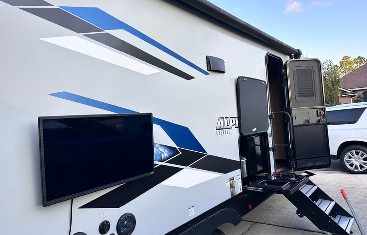 Smart TV for outside movies