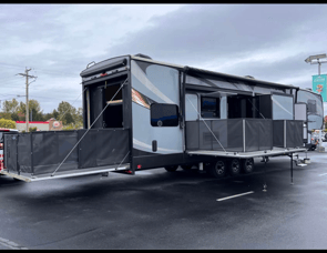Forest River RV XLR Thunderbolt 422AMP