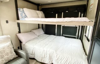 Family & Pet Friendly Toy Hauler Off Grid Capable