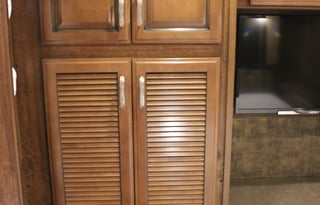 Pet friendly with TWO BATHROOMS!  Whaaaaat?