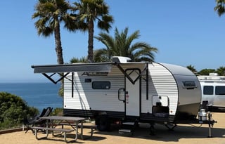 2025 Winnebago • Modern, Easy Tow • Sleeps 5