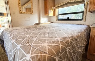 2001 Fleetwood Bounder 36U