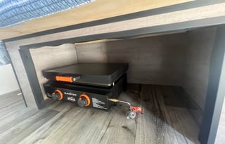 Charming 2024 Coleman 17R - Cozy and Cute!