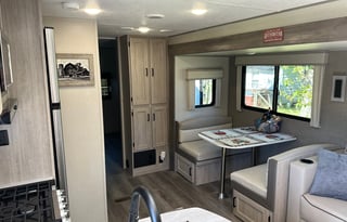 2024 Couchman - Perfect for Your Next Adventure!