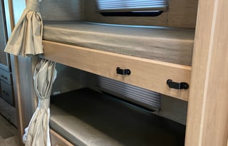 2022 Thor Motor Coach Magnitude BH31