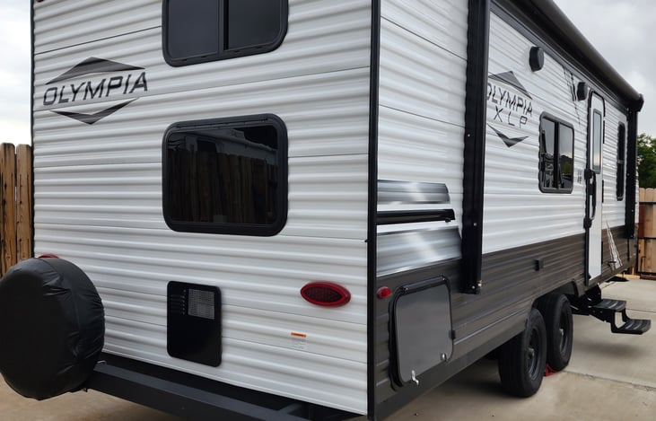 Rear main of the coach.