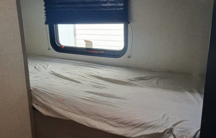 Emergency window! On bottom bunk bed