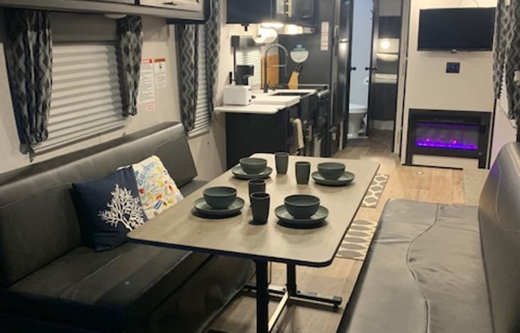 Utensiles, flatware and drinking cups provided. Ceramic coffee cups as well.