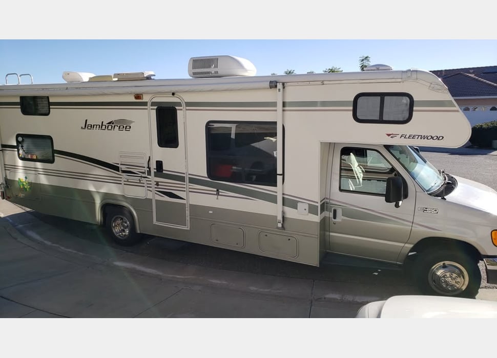 Class C Motor Home rentals in Santa Clarita