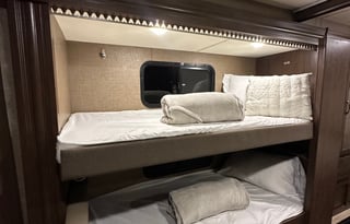 *NEW*2018 Thor "Wendy" RV - Sleeps up to 10 guests