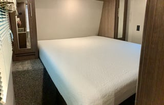 2019 Keystone Bunkhouse Sleeps 8! Family Friendly!