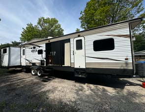 Forest River RV Salem Villa Series 402QBQ Classic