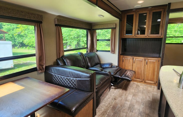 Three large slides make this RV very roomy. With faux leather recliners for relaxing, a 40 inch flat screen and high speed internet.