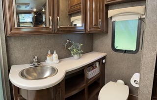 Luxury 2018 Thor Miramar RV Adventure