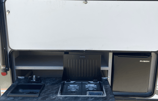 Raymond's Prime Time 24DBS Travel Trailer