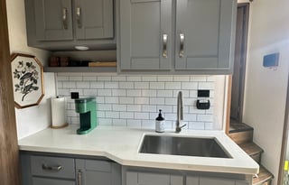 Upscale Getaway On Wheels  (DELIVERY ONLY)