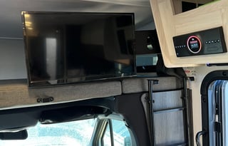 2023 Mercedes Diesel Class C Sleeps 5 Queen Bed!