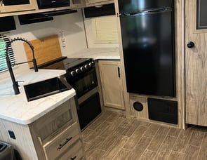 Forest River RV Cherokee Alpha Wolf 26RK-L