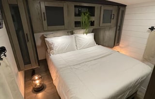 Deluxe Farmhouse Glamper