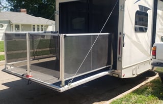 2018 Thor Motor Coach Outlaw 29J (low-miles)