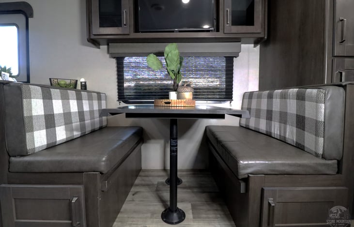 2022-Grand-Design-Transcend-Explor-297-QB-Copyright-at-StoneMountainRVs-dot-com