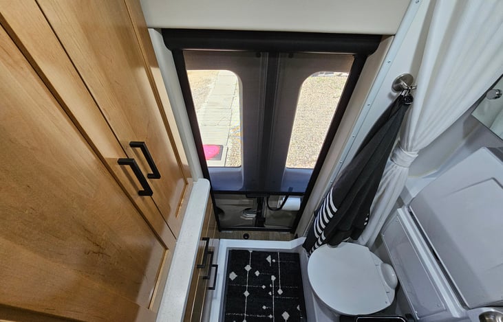 Rear Bath with storage cabinet