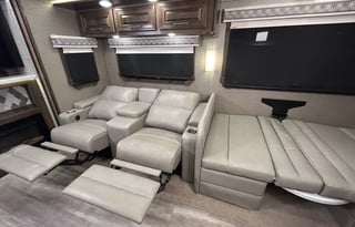 Five-Star Desert Oasis on Wheels!