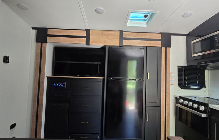 Indoor/outdoor Bluetooth radio with decent TV