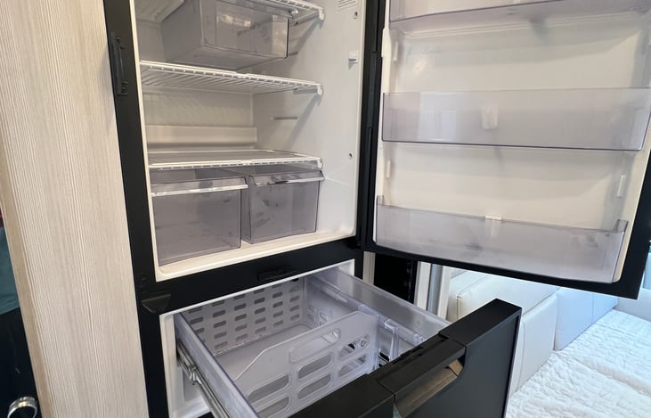 Refrigerator & Freezer