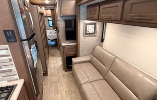 2021 Thor Motor Coach Miramar 37.1