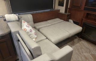 TGGB-The GR8 GREY Buffalo! (2017 Bounder 36Y)