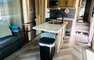 Welcome snowbirds- Perfect couples RV