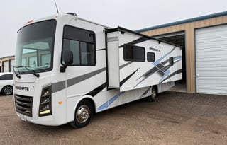 "Moms Fern" Thor Motor Coach 29D