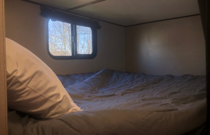 Top double size bunk bed - Linens included with rental