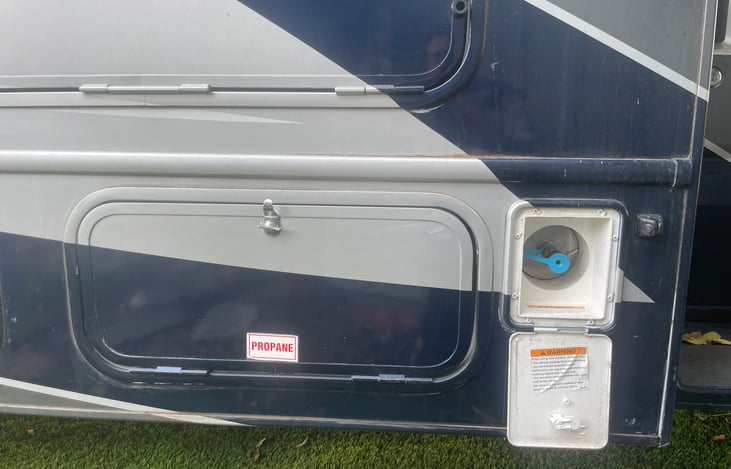 Auxiliary propane connection for propane fire pit.