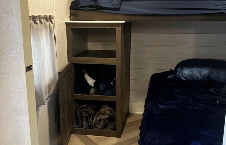 Extra storsge in the bunkroom